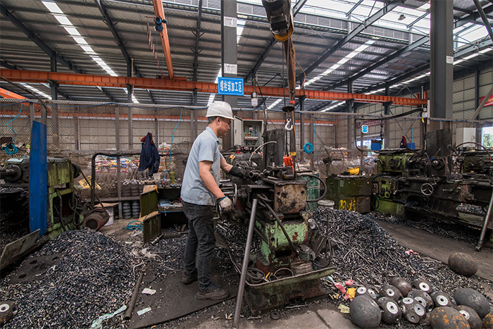 滕州网架配件-螺栓球加工车间